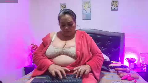 Snapshot of queenmature chatting on July 2026 01:43:02 AM VickyBoobss online show from July 2026 01:43:02 AM