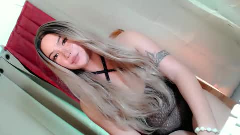 QUEEN online show from March 2026 03:54:01 AM