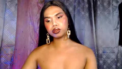 queenpinayebony_xx online show from May 2026 01:29:01 PM