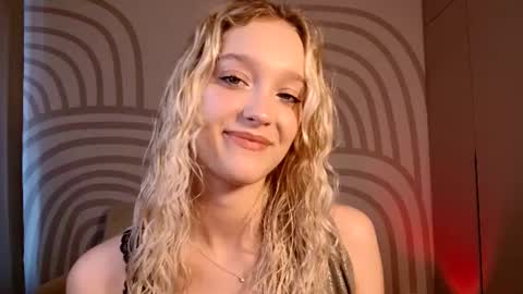 Serena XoXo online show from June 2026 03:23:01 PM