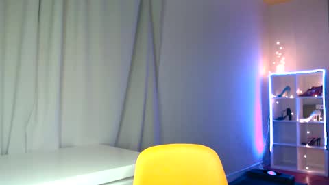 Snapshot of queensy_sins_x chatting on March 2025 06:00:02 PM Queensy online show from March 2025 06:00:02 PM