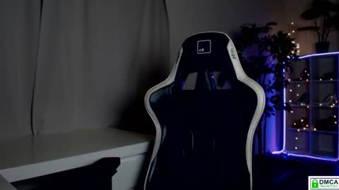 Snapshot of queensy_sins_x chatting on January 2026 01:38:01 PM Queensy online show from January 2026 01:38:01 PM