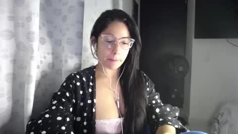 Snapshot of queenvictoria2023 chatting on May 2026 05:05:01 AM Paola online show from May 2026 05:05:01 AM