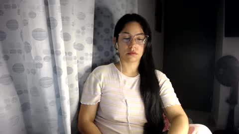 Snapshot of queenvictoria2023 chatting on June 2026 02:43:02 AM Paola online show from June 2026 02:43:02 AM
