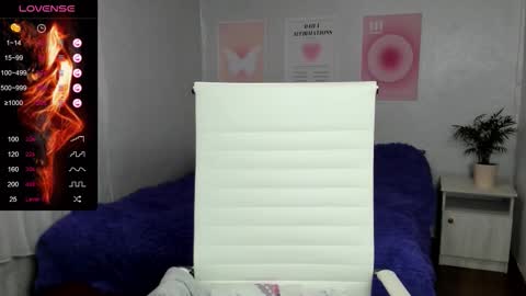 Snapshot of queitsharm_ chatting on October 2025 05:30:01 AM Anna online show from October 2025 05:30:01 AM