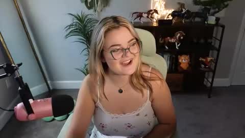 Bri online show from November 2025 05:13:02 PM