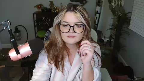 Snapshot of quervoqueen1 chatting on May 2026 05:03:02 AM Bri online show from May 2026 05:03:02 AM