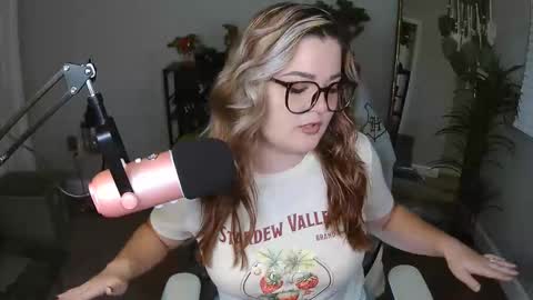 Snapshot of quervoqueen1 chatting on May 2026 01:43:02 AM Bri online show from May 2026 01:43:02 AM