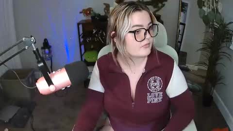Snapshot of quervoqueen1 chatting on June 2026 02:06:01 AM Bri online show from June 2026 02:06:01 AM