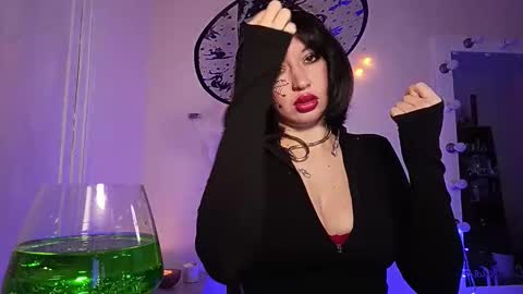 quiet_smile online show from October 2025 01:50:02 PM