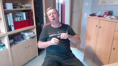 Snapshot of quiller_de chatting on November 2025 11:09:01 AM quiller_de online show from November 2025 11:09:01 AM