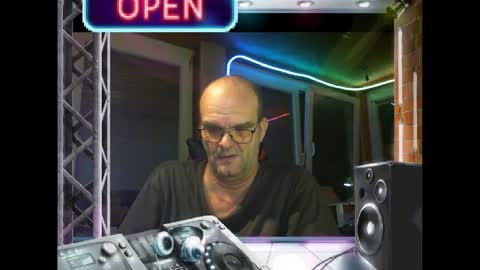 Snapshot of r_2d2_ chatting on January 2025 11:38:01 PM dj mike online show from January 2025 11:38:01 PM
