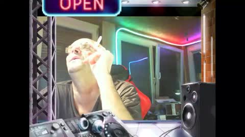 Snapshot of r_2d2_ chatting on January 2025 10:57:01 PM dj mike online show from January 2025 10:57:01 PM