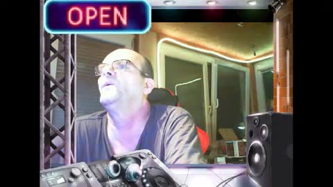 Snapshot of r_2d2_ chatting on January 2025 10:28:01 PM dj mike online show from January 2025 10:28:01 PM