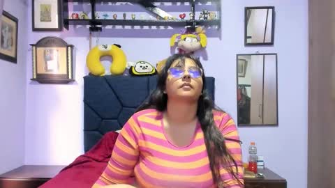 Snapshot of racheljames28 chatting on November 2025 03:01:02 PM racheljames28 online show from November 2025 03:01:02 PM