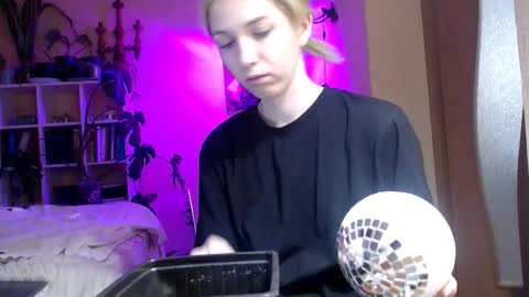 radish666 online show from March 2026 09:39:02 PM