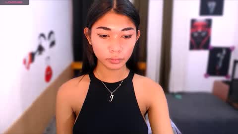 raindrizzle1706 online show from March 2026 10:48:01 PM