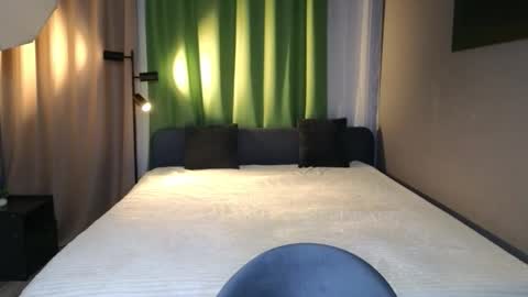 rainevi online show from March 2026 10:49:02 PM