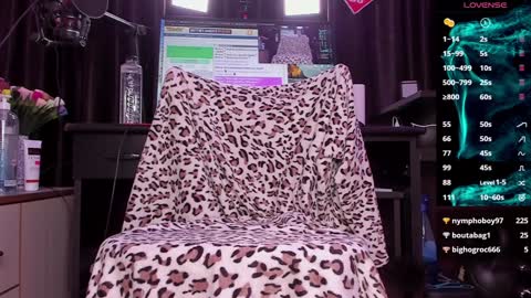 Snapshot of raissa_sky26 chatting on January 2025 08:39:02 AM Laura online show from January 2025 08:39:02 AM