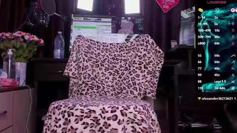 Snapshot of raissa_sky26 chatting on October 2025 03:43:01 AM Laura online show from October 2025 03:43:01 AM