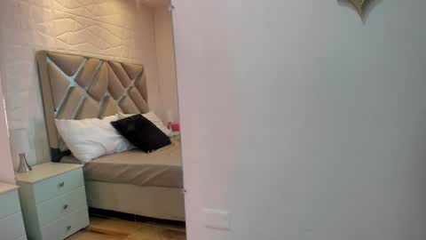 Raquel Moore  online show from January 2025 08:29:01 AM