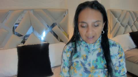 Raquel Moore  online show from February 2025 11:05:01 PM