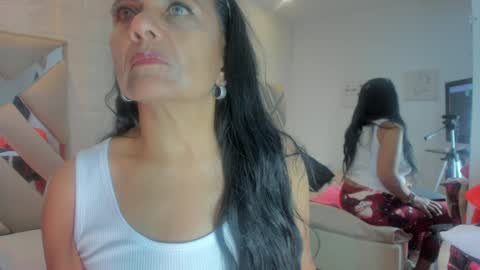 Raquel Moore  online show from February 2025 11:34:02 PM