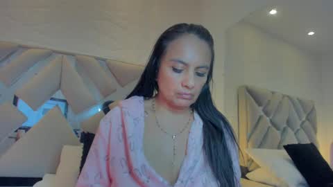 Raquel Moore  online show from March 2025 11:42:02 AM