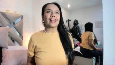 Raquel Moore  online show from November 2025 11:54:01 AM