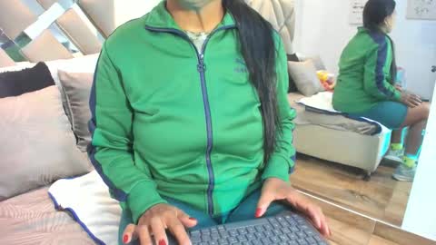 Raquel Moore  online show from November 2025 11:32:02 AM