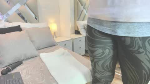 Raquel Moore  online show from February 2026 12:11:01 PM