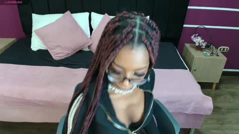 Snapshot of raqueljones_ chatting on December 2024 07:18:02 PM Raquel online show from December 2024 07:18:02 PM