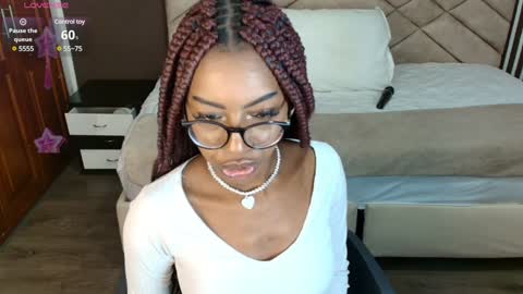 Snapshot of raqueljones_ chatting on January 2025 02:53:01 PM Raquel online show from January 2025 02:53:01 PM