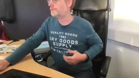 Raunchy me online show from November 2025 02:45:02 PM