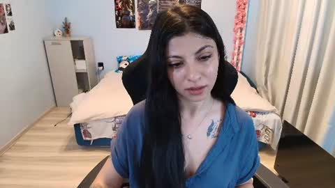 Snapshot of raven_haired_goddess chatting on June 2026 05:21:02 AM raven_haired_goddess online show from June 2026 05:21:02 AM