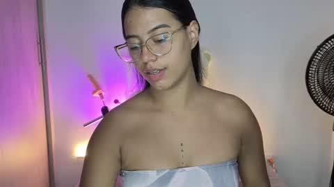 Snapshot of raven_stonee01 chatting on June 2026 01:17:01 AM RAVEN online show from June 2026 01:17:01 AM