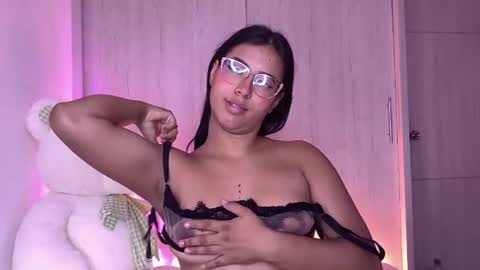 Snapshot of raven_stonee01 chatting on July 2026 01:31:02 AM RAVEN online show from July 2026 01:31:02 AM