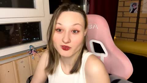 Snapshot of ravenamesbury chatting on November 2025 07:49:02 PM Lilith online show from November 2025 07:49:02 PM