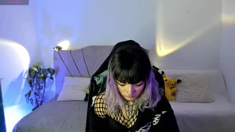 ravencollen online show from November 2025 01:45:01 PM