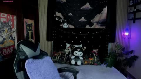 ravencollen online show from April 2026 07:55:02 PM