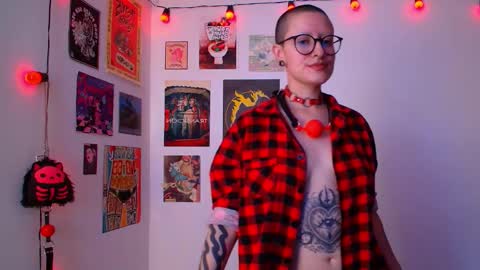 ravendarkness_ online show from February 2026 06:52:02 PM