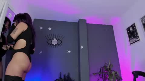 Snapshot of ravenwitch_ chatting on July 2026 02:08:02 PM Raven Witch online show from July 2026 02:08:02 PM