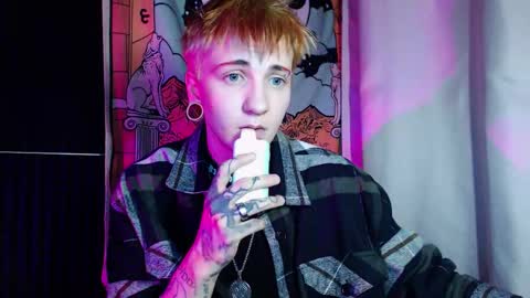 Snapshot of ray_taylorr chatting on March 2026 03:29:01 PM Ray online show from March 2026 03:29:01 PM