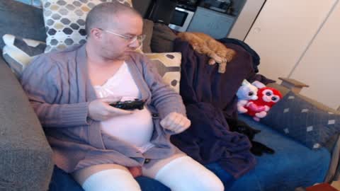 Snapshot of raymondsun chatting on January 2025 04:32:02 PM Sunshine Ray online show from January 2025 04:32:02 PM