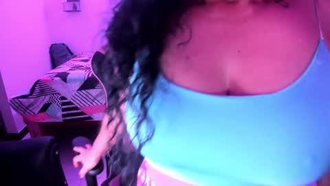 Danna online show from November 2025 11:03:01 PM