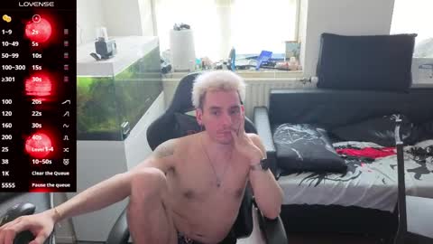 Snapshot of rayzel_white chatting on May 2026 11:37:02 AM Rayzel White online show from May 2026 11:37:02 AM