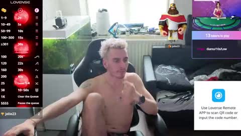 Snapshot of rayzel_white chatting on May 2026 12:12:01 PM Rayzel White online show from May 2026 12:12:01 PM