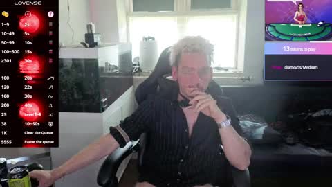 Snapshot of rayzel_white chatting on June 2026 01:37:01 PM Rayzel White online show from June 2026 01:37:01 PM