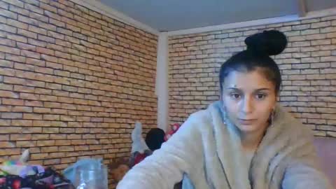 real_coupl3 online show from December 2025 08:50:02 PM