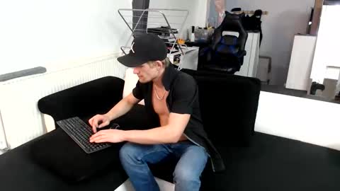 Snapshot of reallyman7 chatting on March 2026 01:32:01 AM Ask me online show from March 2026 01:32:01 AM